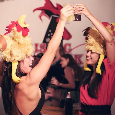 Rising Cock Party Hostel Lagos Eksteriør billede
