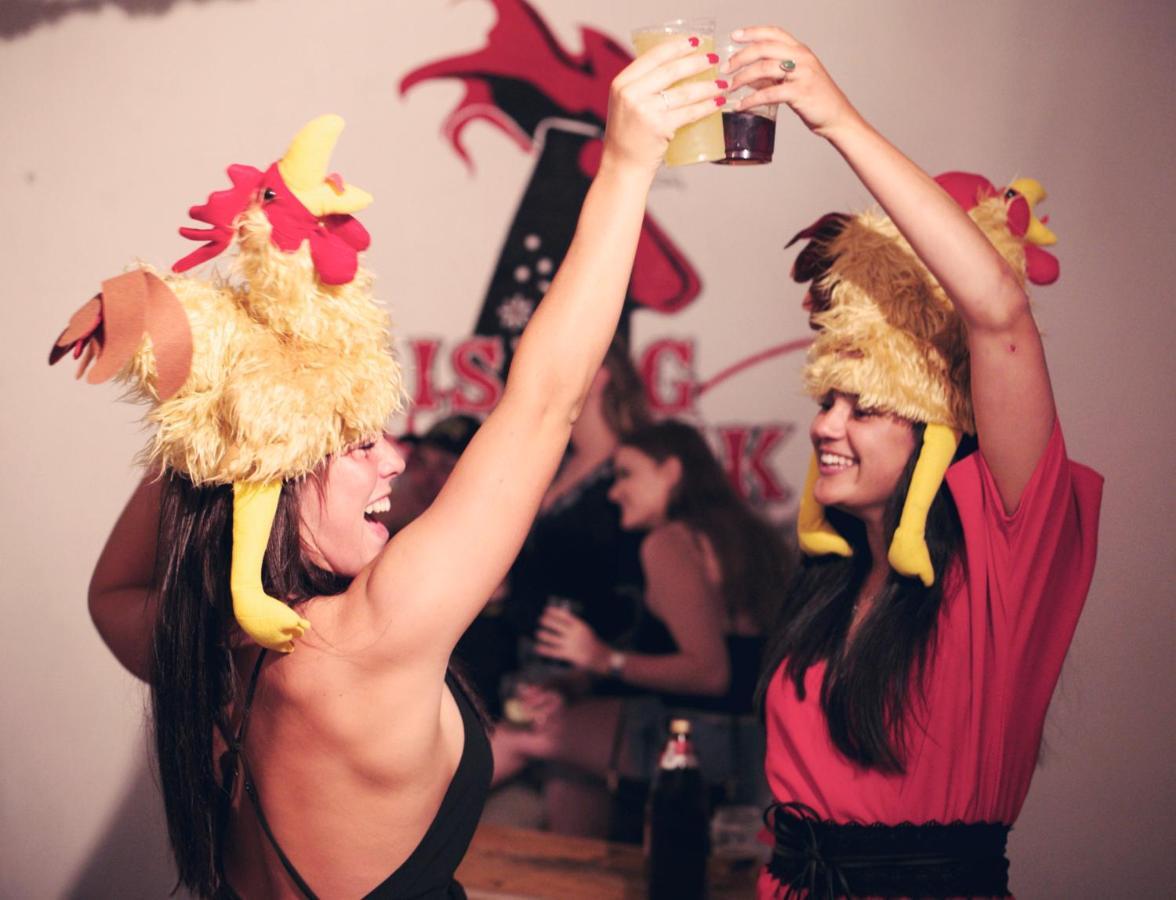Rising Cock Party Hostel Lagos Eksteriør billede